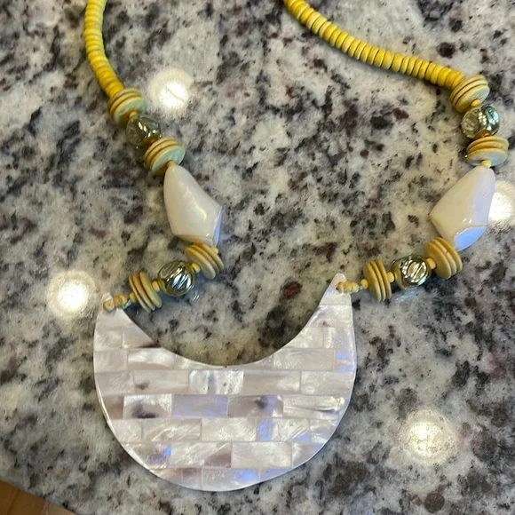 v i n t a g e ::
 Hawaiian tropical seashell and wood gold beaded  necklace - Picture 2 of 6